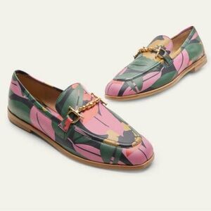 Boden Snaffle Detail Leather Loafers in colorful tropical print. EUC. Size 41.